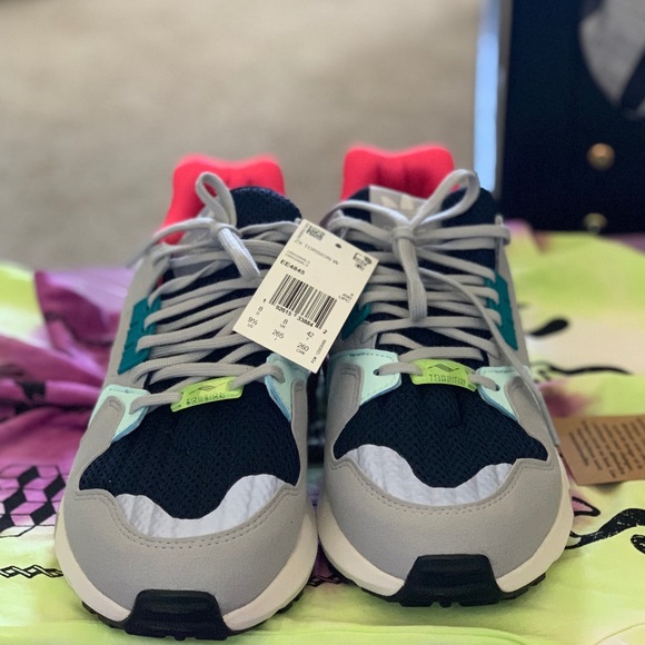 Adidas Women’s ZX Torsion - Picture 3 of 7